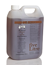All Natural Chocolate & Vanilla Dog Shampoo (5 Litre Groomer's Range) - Our cocoa and vanilla shampoo contains beneficial organic properties. Cocoa is the main constituent of chocolate, and is rich in protective, antioxidant flavonoids including wheat protein which has conditioning, long lasting moisturising and protective properties to make the hair look shinier and fe...