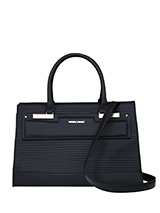 Grace Pet Carrier - Our Grace Pet Carrier is as designer as you can get. Its a chic pet  carrier that wouldnt look out of place on the catwalk at London  Fashion Week. It will allow you to show off your pet while  complementing your own wardrobe. Designed to make your pet's journey  as comfortable and as safe as poss...