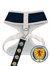 Scotland Football Team Harness & Lead Set - Our Official Scotland Retro Harness and Lead Set provides the ultimate in  comfort and safety. It features a breathable  material for maximum air circulation that helps prevent your dog  overheating and is held in place by a secure clip-in action. The soft  padded breathable side covers the dogs che...